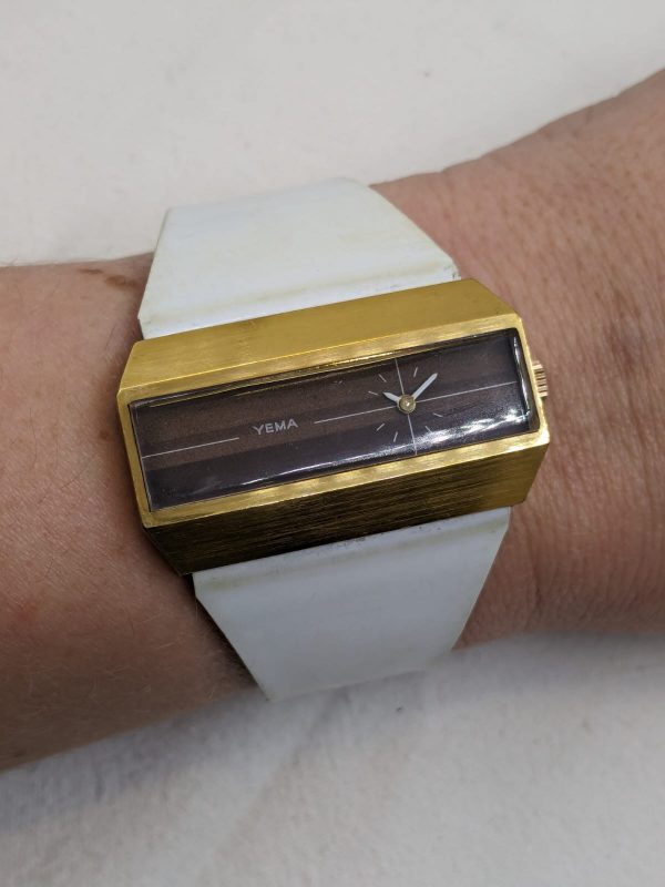 YEMA-montre-vintage-annees-70-rectangle-occasion-horloger-besancon