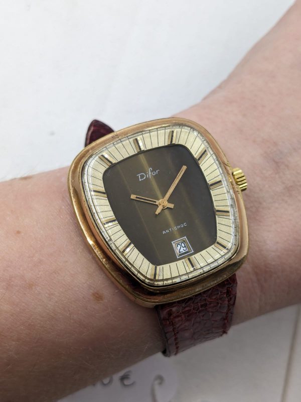 Difor-montre-vintage-mecanique-seventies-horloger-battant-besancon