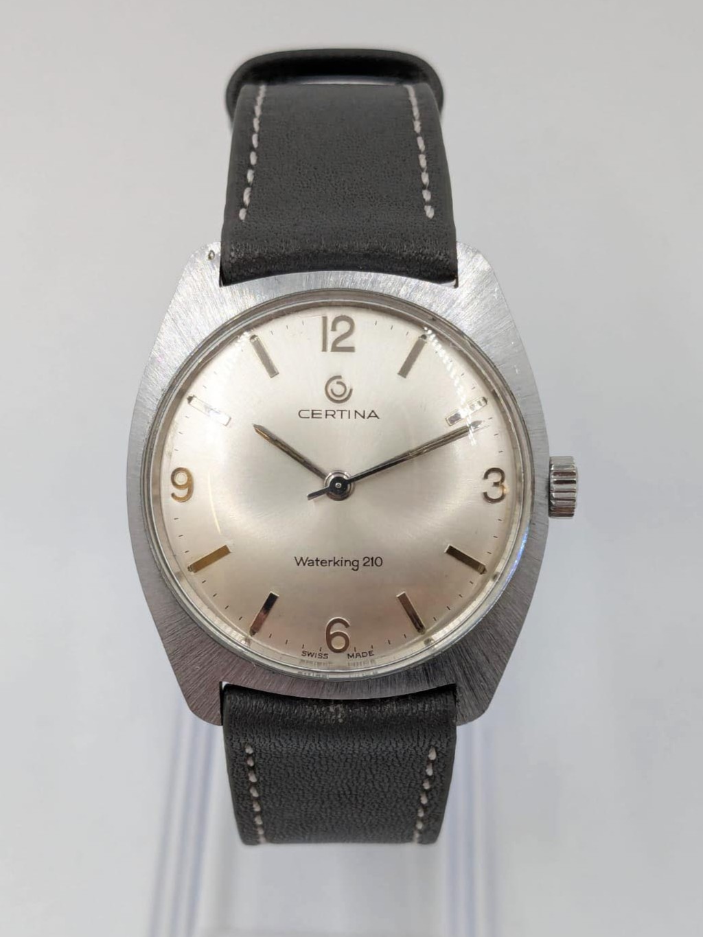 Montre vintage de la marque suisse Certina, boite chromée