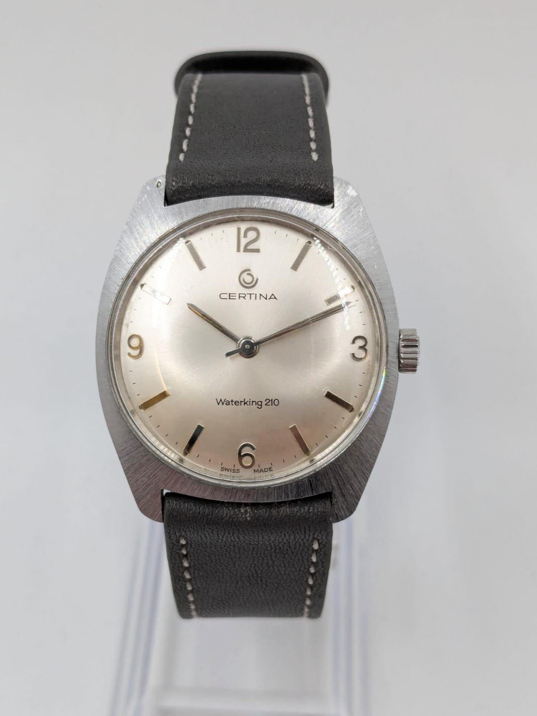 Montre vintage de la marque suisse Certina, boite chromée