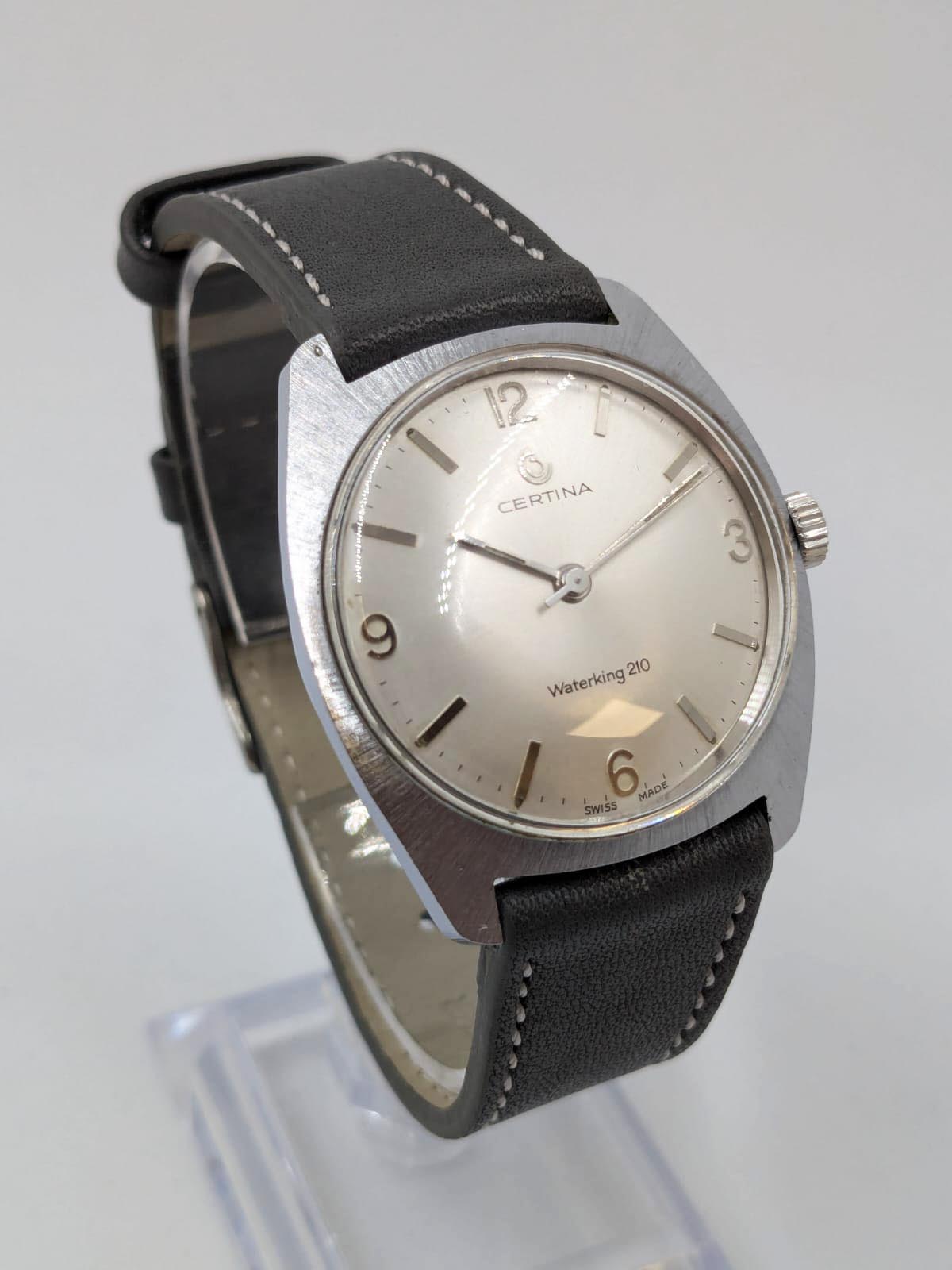 Montre vintage de la marque suisse Certina, boite chromée