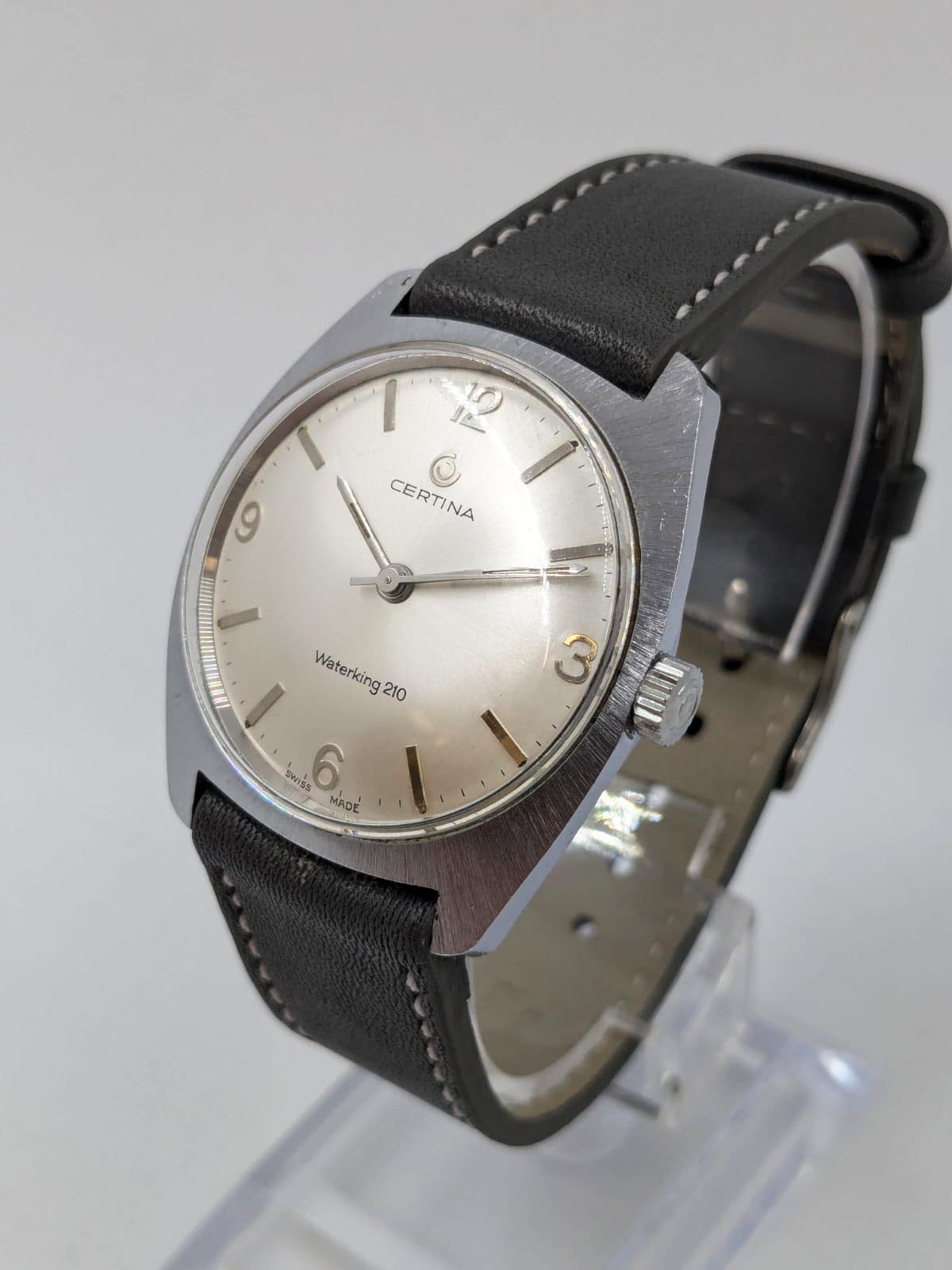Montre vintage de la marque suisse Certina, boite chromée
