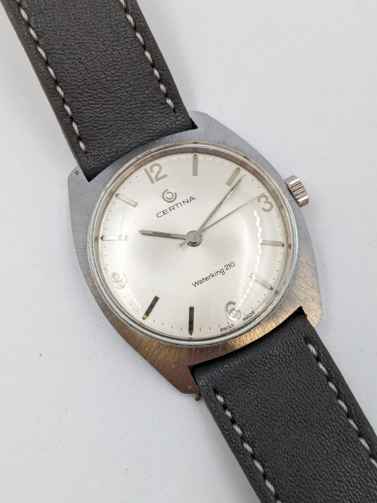 Montre vintage de la marque suisse Certina, boite chromée