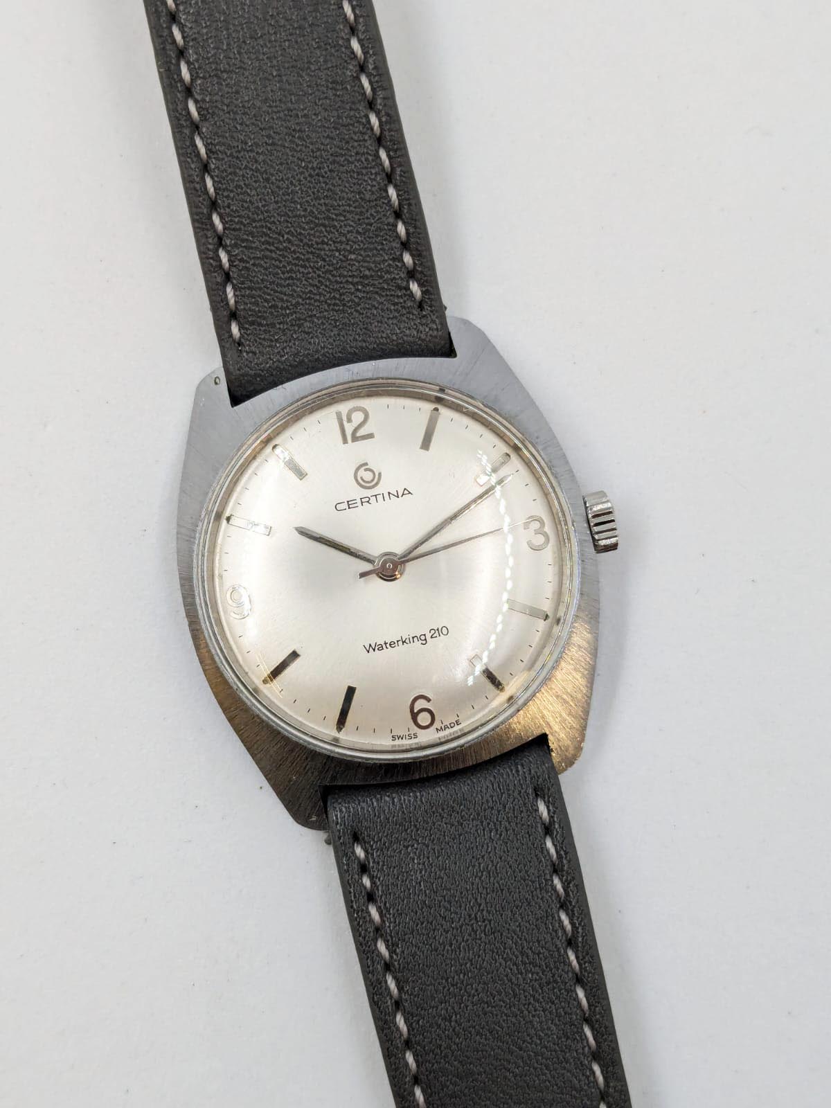 Montre vintage de la marque suisse Certina, boite chromée