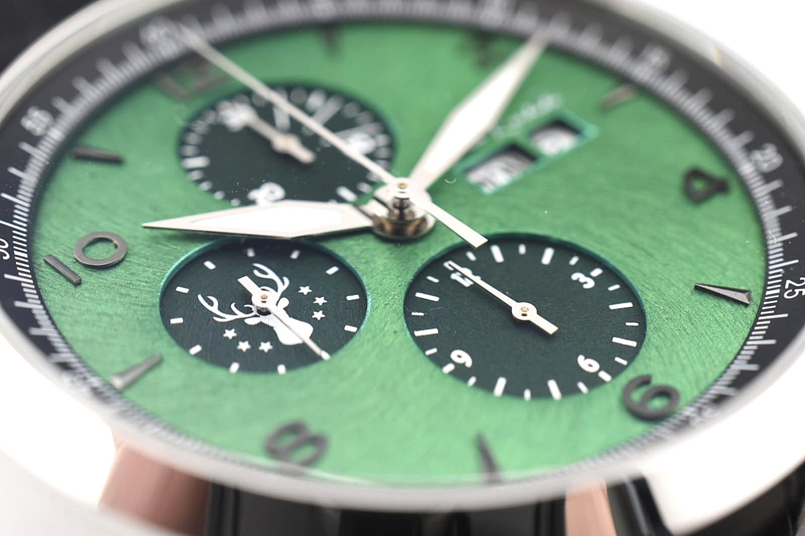 Montre créateur Thomas Karbiche La 211 n°8, Valjoux 7750 automatique, cadran soleillé, série limitée 11 ex, pièce horlogère unique.